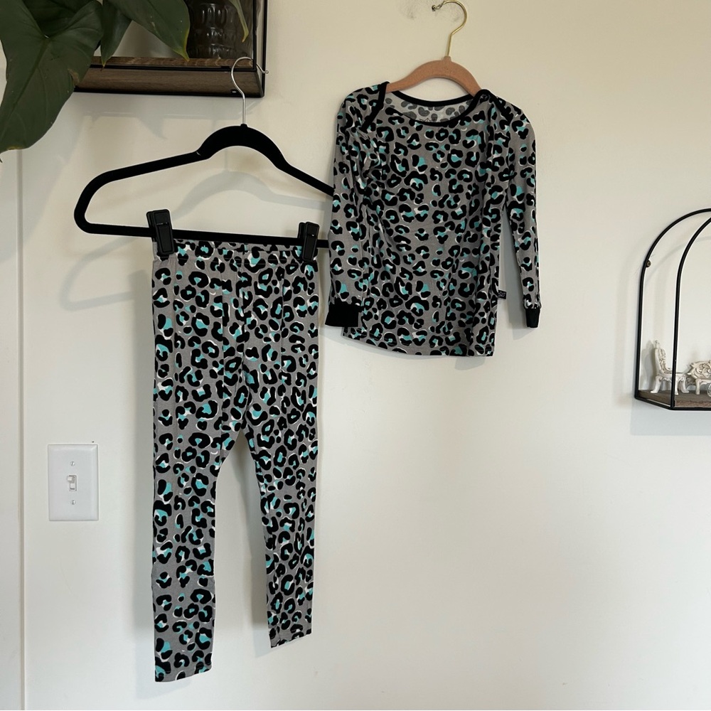 Peregrine Kidswear Bamboo Viscose‎ Leopard Print Long Sleeve Pants Pajama Set 6T